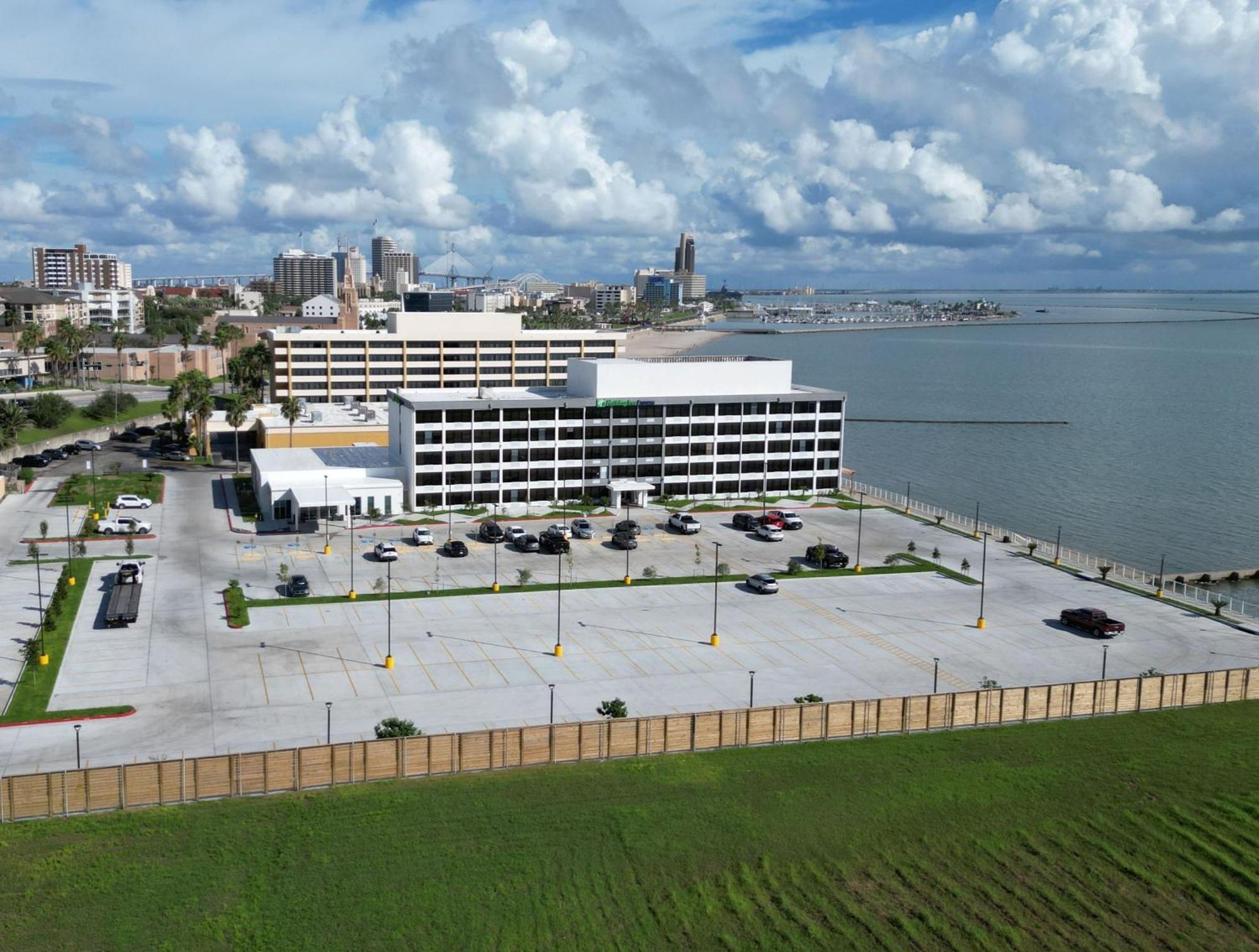 Holiday Inn Express Corpus Christi - Beachfront By Ihg Esterno foto